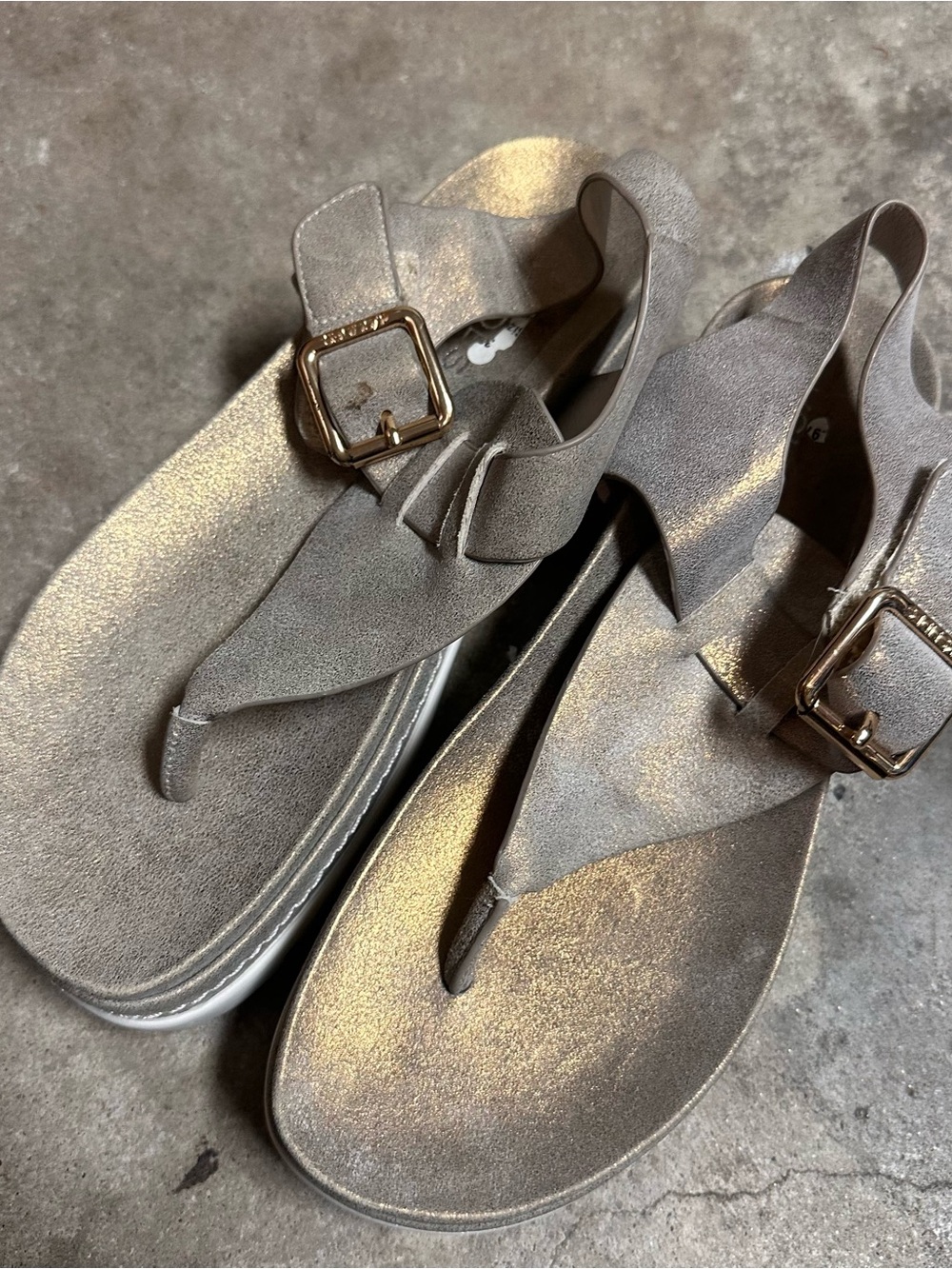 J Slides Platform Sandals Toe Post Buckle Silver Metallic VGC Womens 7